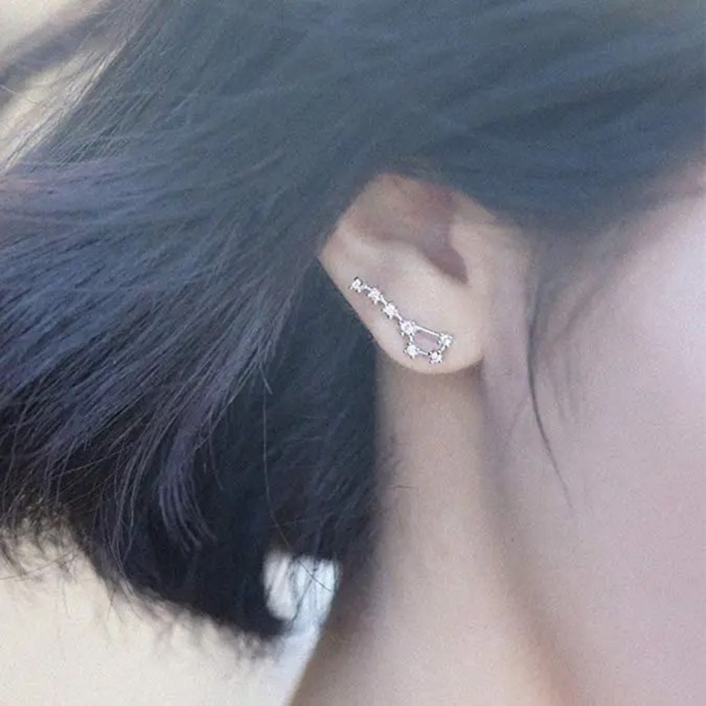 NEW Stylish Dipper Shaped Stud Diamond Earrings - Picture 2 of 4